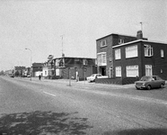 856862 Gezicht op de panden Amsterdamsestraatweg 901 (rechts) -hoger, met in het midden het van gebouw van Auto-Palace ...